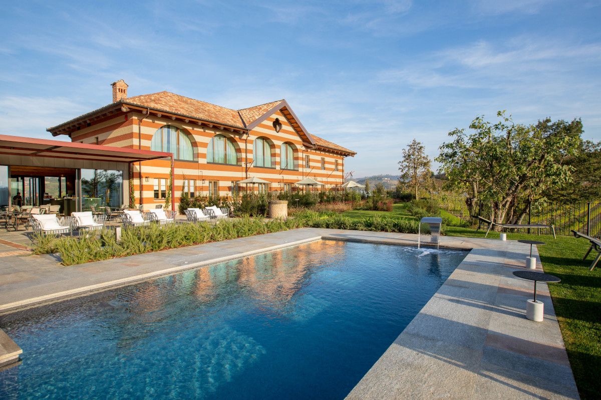 Cascina Galarej al Villaggio Narrante  Cascina Galarej, hotel di charme con vista sui vigneti delle Langhe