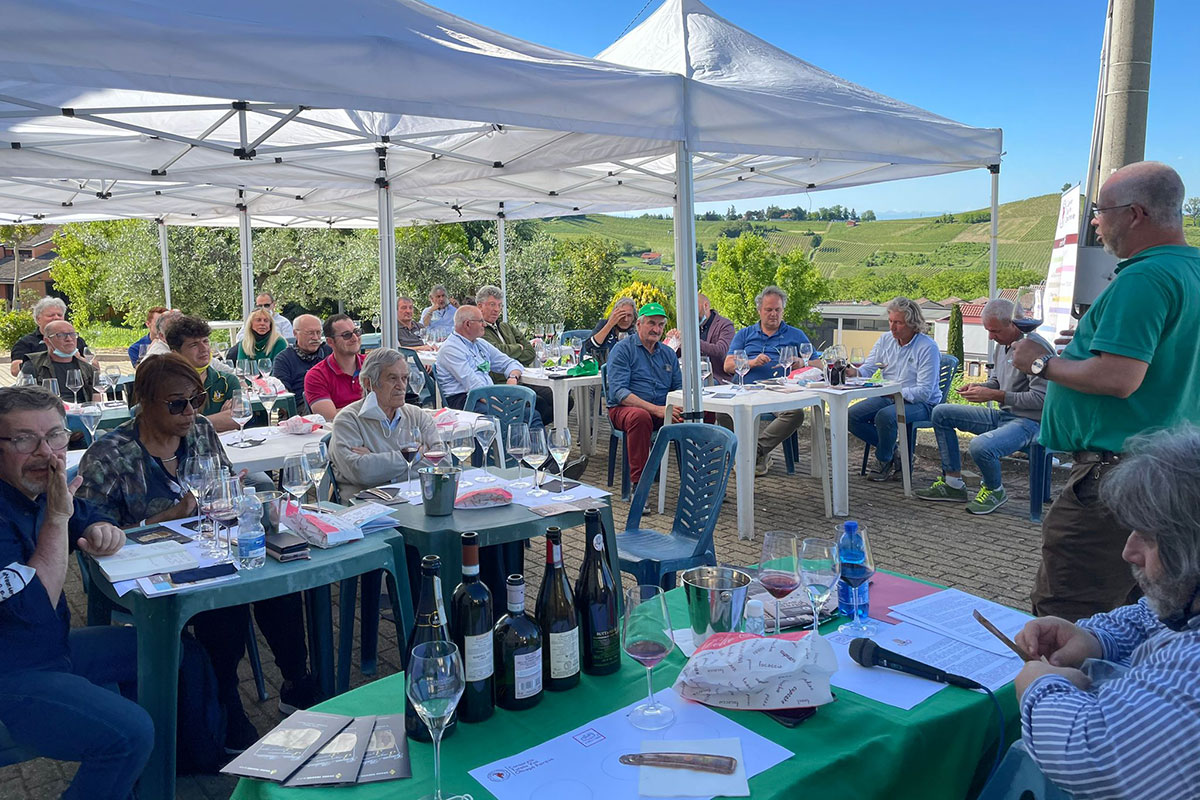 Oltrepò, terra di vino e di ciclismo Al Giro le eccellenze del territorio