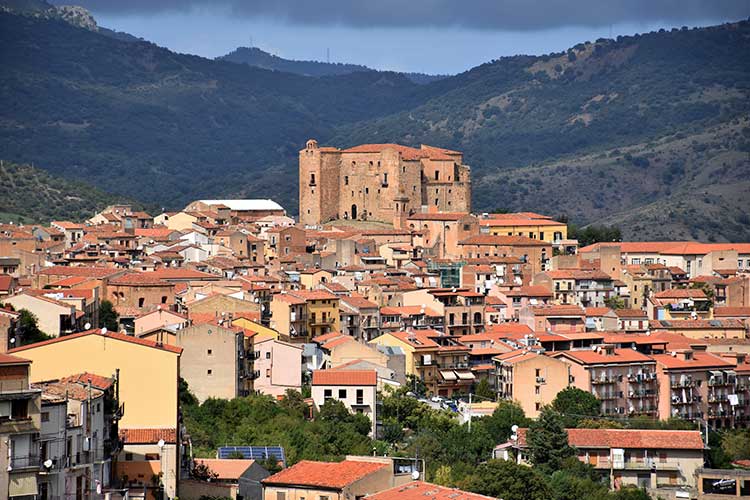 Il borgo di Castelbuono (Pa) Nicola Fiasconaro firma un menu all'insegna della biodiversità per l'Accademia dei Georgofili