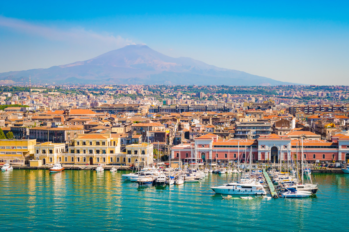 L'Etna visto da Catania Il fascino nascosto dell’Etna in autunno