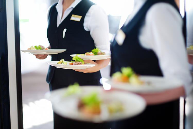 Altro allarme dal mondo del catering - Catering, fatturati gi&ugrave; del 90% &laquo;Incentivare i consumi o moriamo&raquo;
