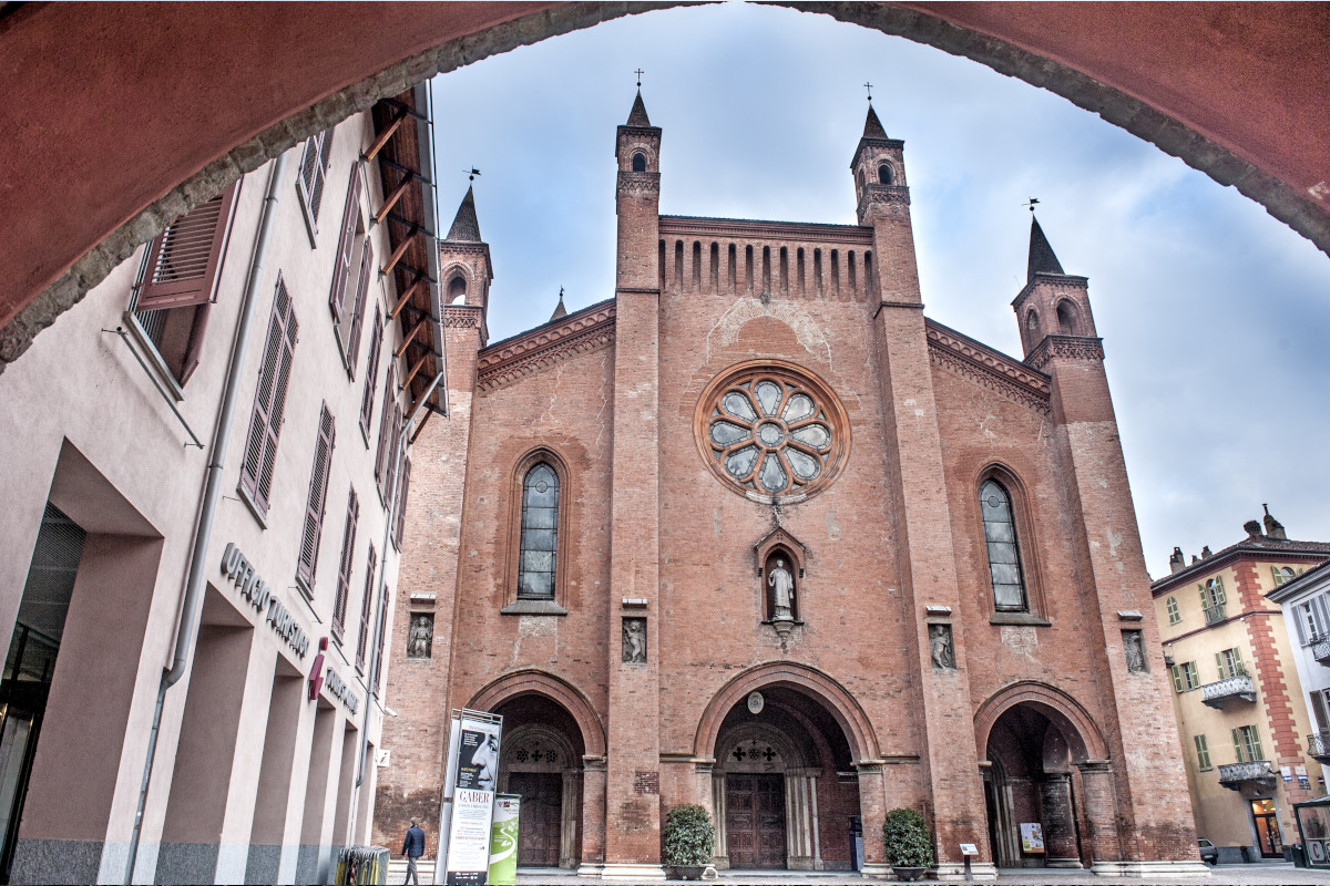 La Cattedrale (foto Stefania Spadoni) Alba, paesaggi incantevoli per un turismo slow e di qualità