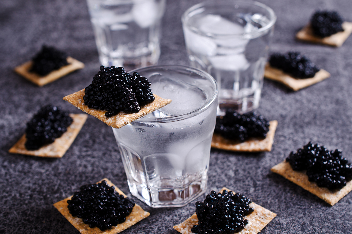 Caviale e vodka: gli Usa bloccano l’import dalla Russia  L’America vieta vodka e caviale russo: l’occasione per l’oro nero italiano