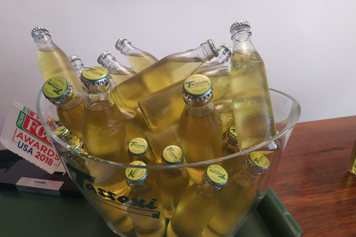 La mitica cedrata Tassoni Due secoli e non sentirli, la cedrata Tassoni alla conquista di Usa ed Europa