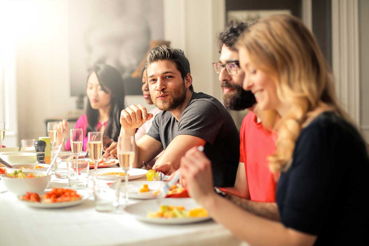 Per sopravvivere alla cena di Capodanno, ecco qualche consiglio dei gastroenterologi italiani Cene di fin anno, ecco come non appesantirsi troppo in vista del 2022