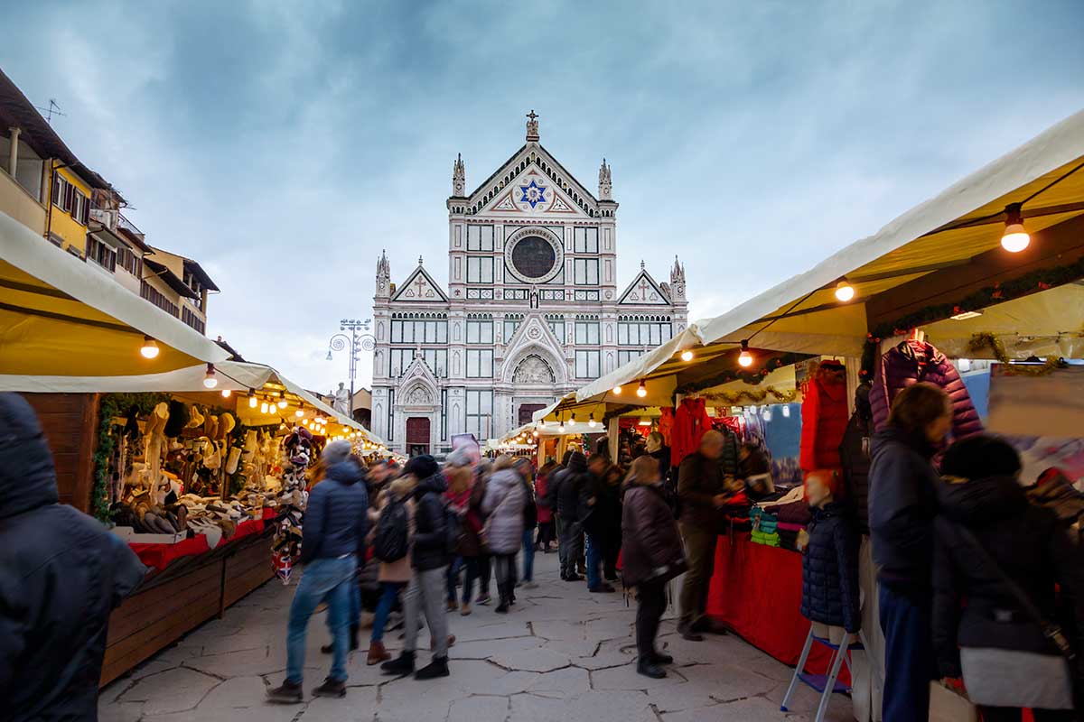 Sussulto delle città d'arte a Natale (scelte dal 20% dei partenti). A Capodanno tirano meno a causa dell'incertezza sugli eventi di piazza Fra Natale e Capodanno 14 milioni di italiani in viaggio, ma sarà la fotocopia dell'estate