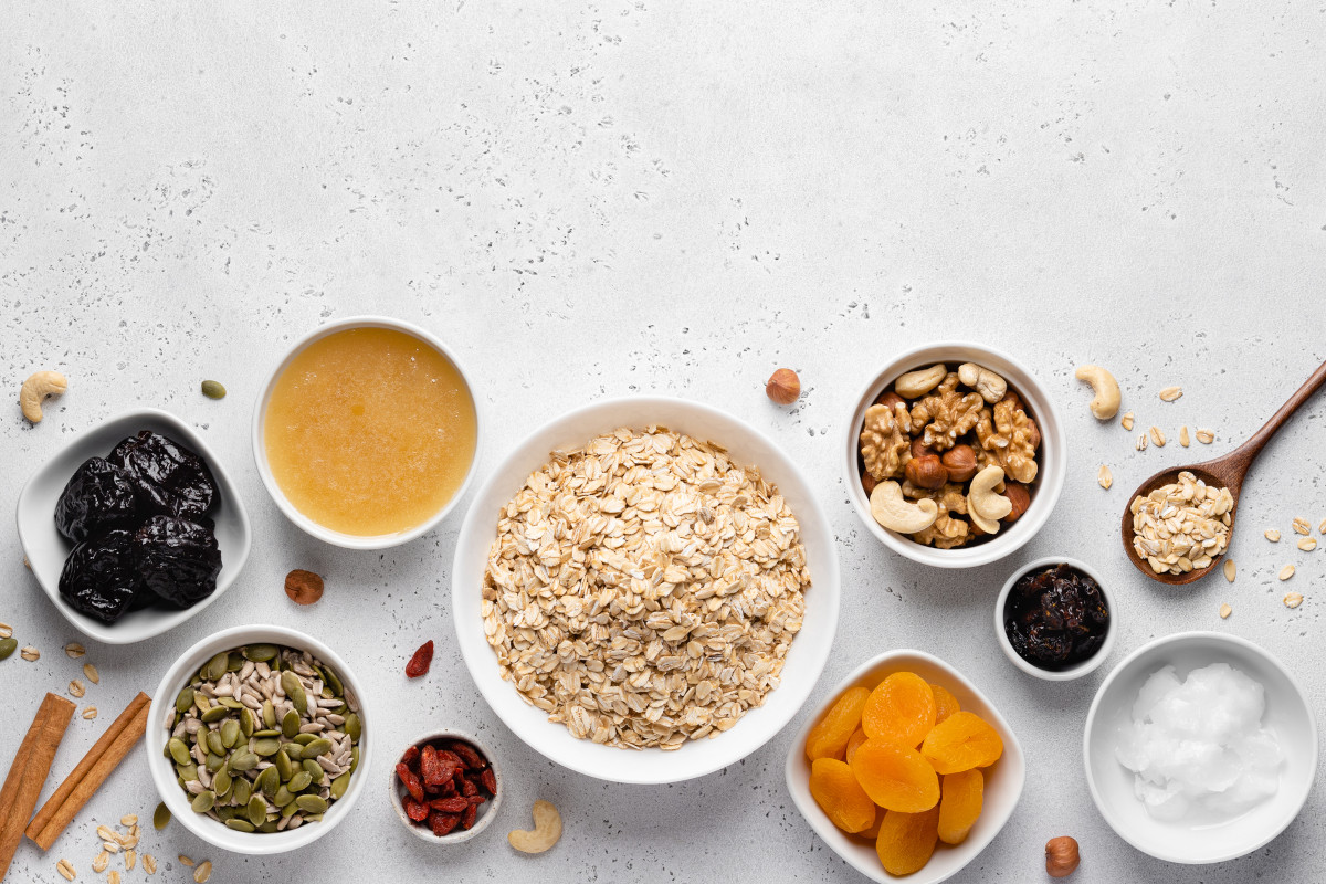 Cereali e frutta secca a colazione: muesli e granola sono salutari?