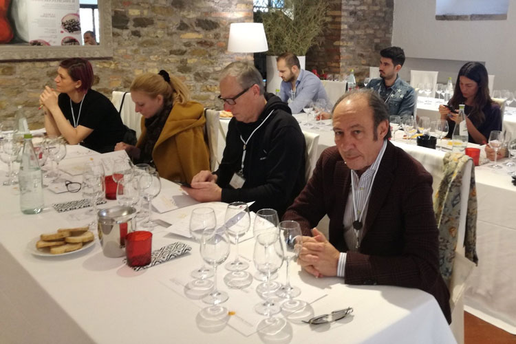 La degustazione con Antonio Paolini (Colline Teramane Docg L’Anteprima è già un successo)