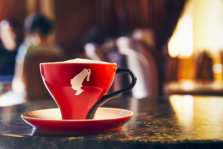 (Con Pay with a Poemoggi il caff&egrave; si paga con una poesia)