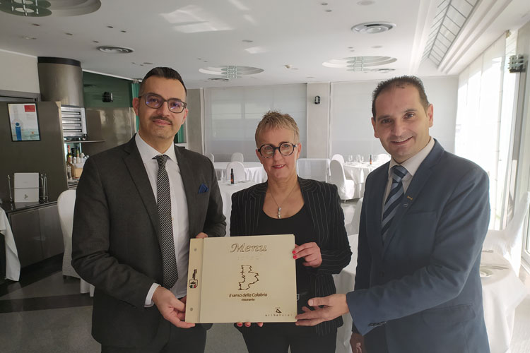 Mario Calabria, Adele Iannuzzi e Michele Giorno - Ristorazione accessibile a Rende Presentato un menu in Braille