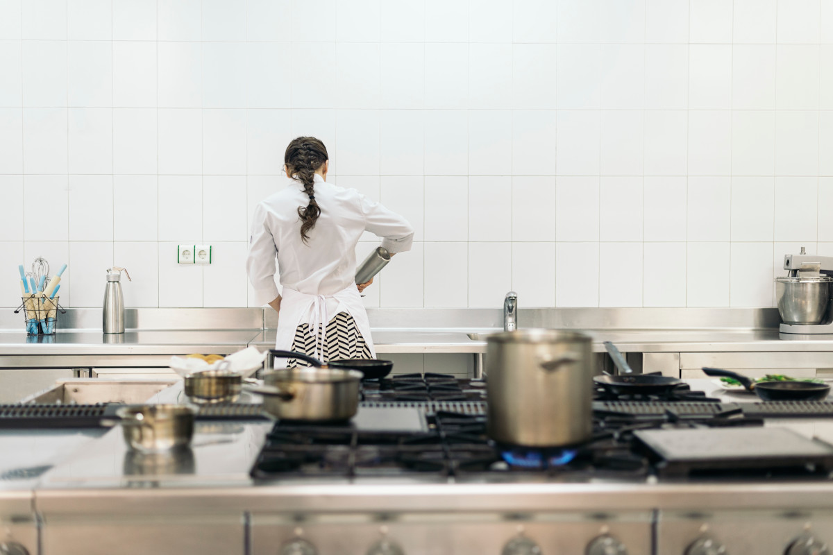 Basta arrosti al ristorante per risparmiare energia? Orari di apertura ridotti e niente arrosti: ecco come i ristoranti di Roma affrontano il caro bellette