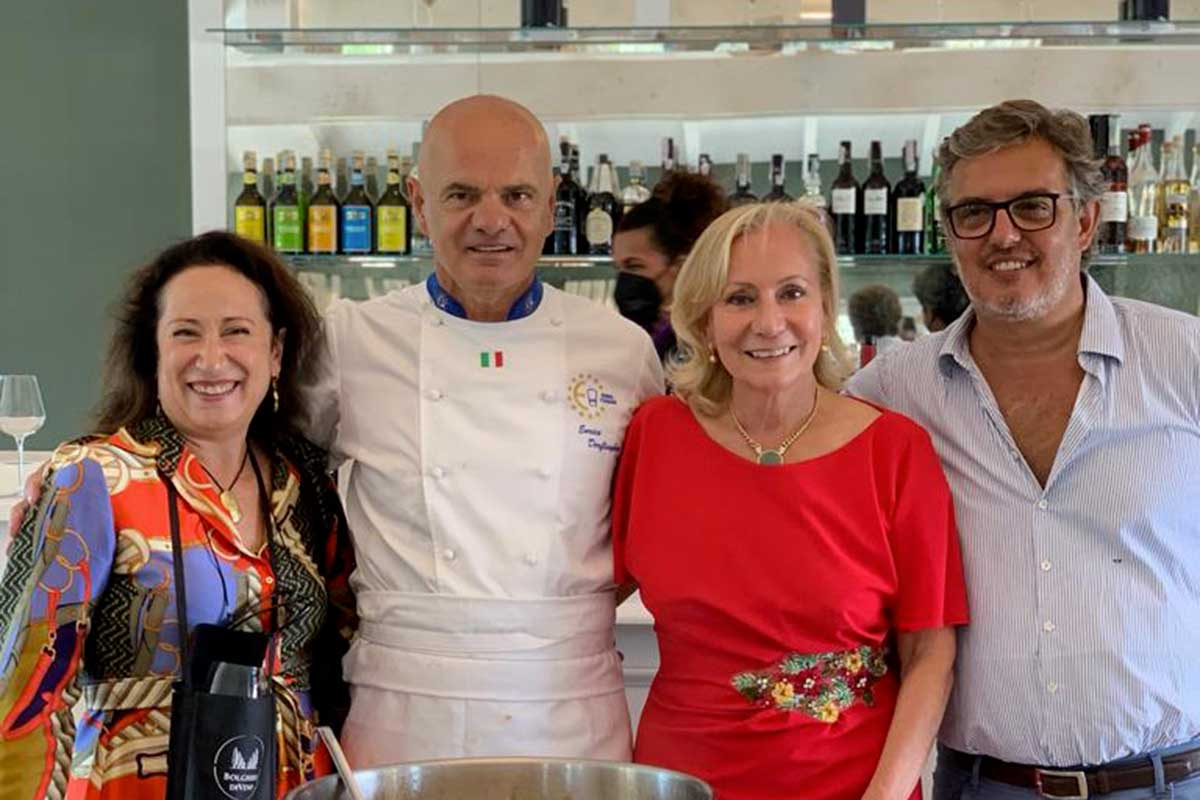 Da sinistra, la giornalista del Tg1 Anna Scafuri, Enrico Derflingher, l'imprenditrice del vino Marilisa Allegrini e il patron di Donna Olimpia 1898 Guido Folonari Bolgheri DiVino, fra i protagonisti il risotto Regina Vittoria di Enrico Derflingher