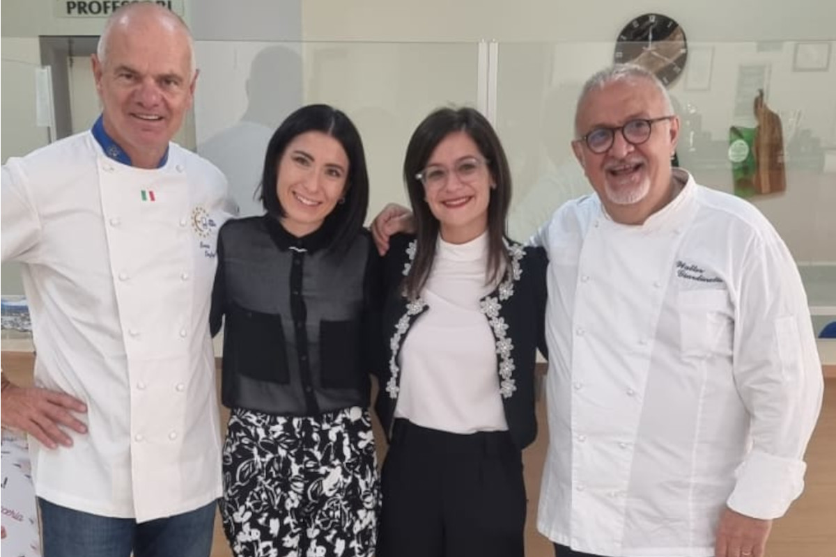 Derflingher e Giardinelli insieme a Teresa Ricci e Angela Salvitti dell'alberghiero Marchitelli  Villa Santa Maria ha celebrato i cuochi insieme a Euro-Toques