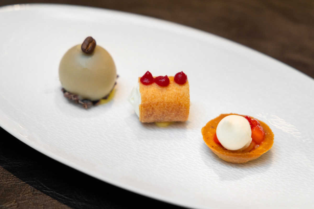 Il dessert al ristorante Oranger del Manna Luxury Resort Manna Resort una cena a quattro mani dalla Puglia alle Dolomiti Il dessert al ristorante Oranger del Manna Luxury Resort Manna Resort una cena a quattro mani dalla Puglia alle Dolomiti