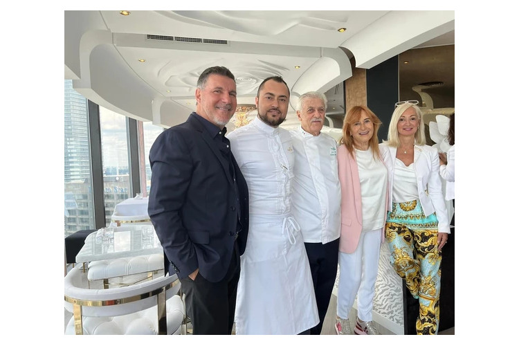 sx a dx Nick Di Donato, lo chef Daniele Corona,  Alfonso, Livia e Nadia Di Donato Don Alfonso 1890 a Toronto, nuova vista mozzafiato e cucina glocal