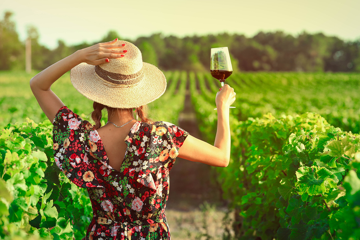 Crescono le enoturiste Enoturismo, le donne nuova nicchia da sviluppare con esperienze ad hoc