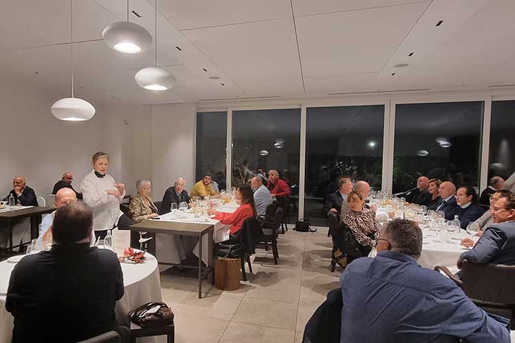 Un momento della tappa di Marche dalla vigna alla tavola all'interno del ristorante Due Cigni &quote;Dalla Vigna alla tavola&quote; fa tappa ai Due Cigni di Rosaria Morganti