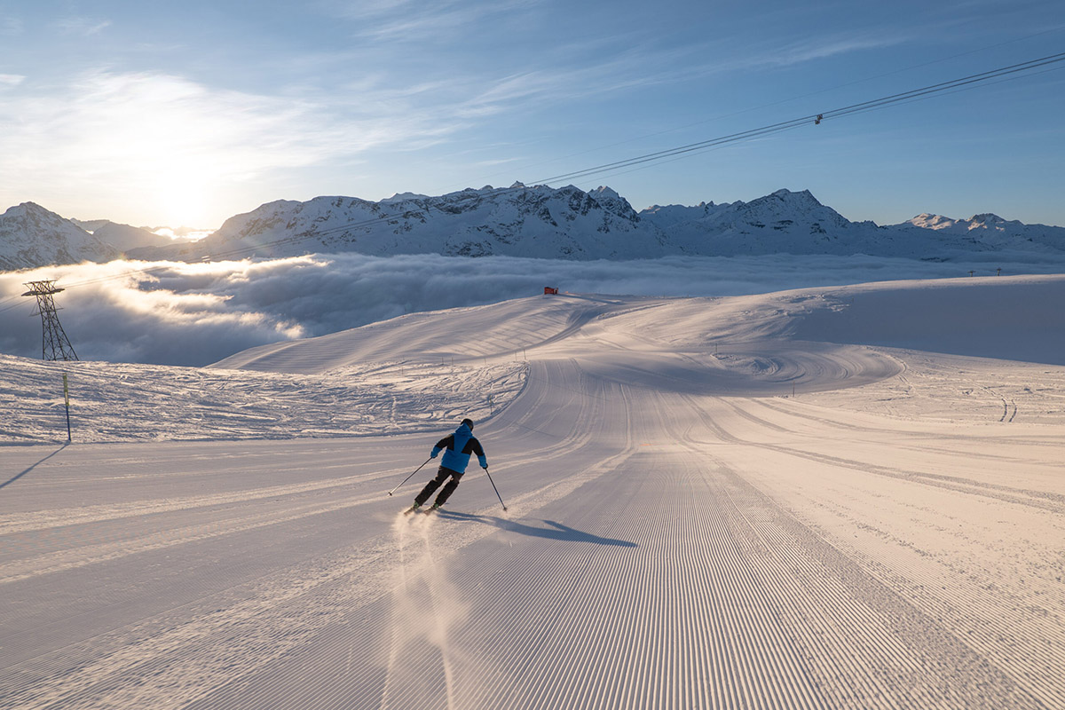 White Carpet sul Corviglia, sci all'alba sulle piste appena battute Crediti: Engadin St. Moritz Foto: Fabian Gattlen 