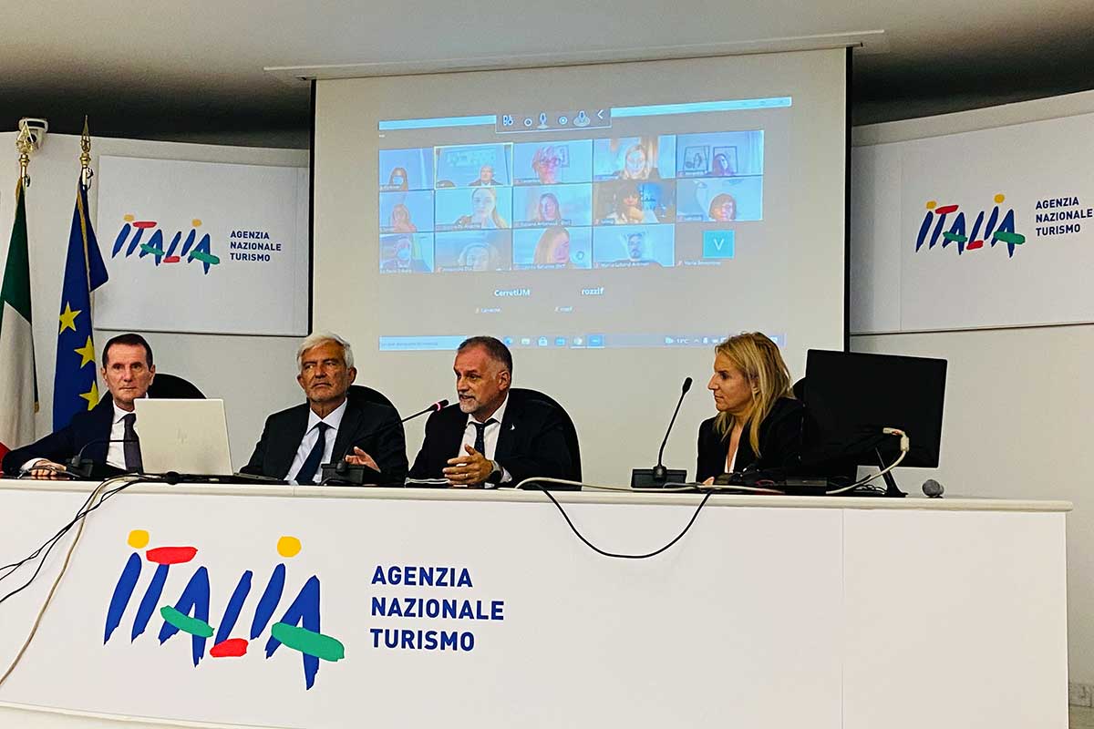 Da destra, Roberta Garibaldi, Massimo Garavaglia e Giorgio Palmucci Il ministro Garavaglia in visita all'Enit: «Lavoriamo insieme per valorizzare l'Italia»