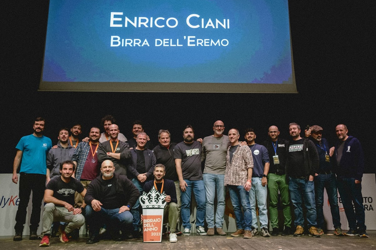 Enrico Ciani, il Birraio dell'anno 2023 che sperimenta con Verdicchio e Sauvignon Blanc