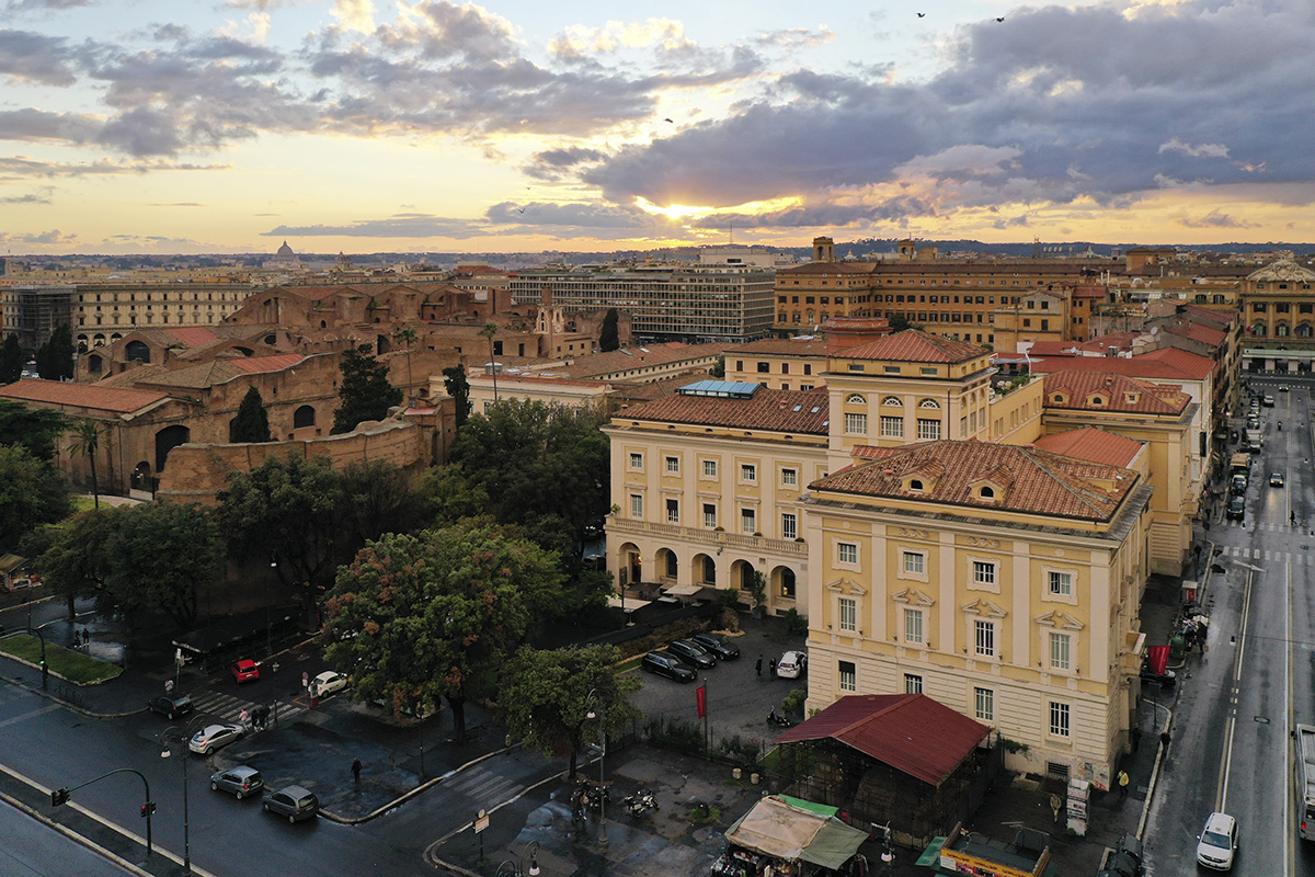 L’unico hotel attraversato dalle Mura Serviane A Palazzo Montemartini tra storia, rituali antichi e buon cibo