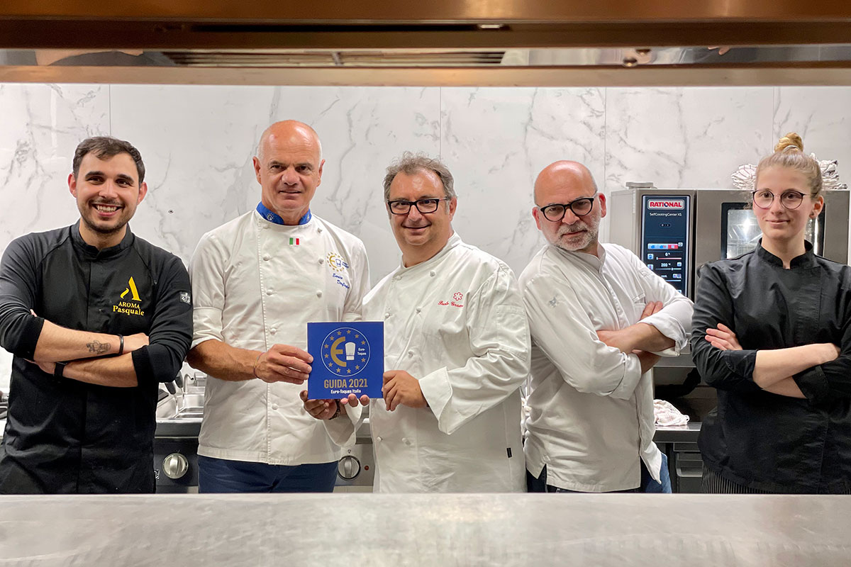 Pasquale Carfora, Enrico Derflingher, Paolo Gramaglia, Giovanni Don Anselmo D’Apice e Silvia Pietrolonardo La cucina italiana piace agli olandesi: successo per l’evento firmato Euro-Toques