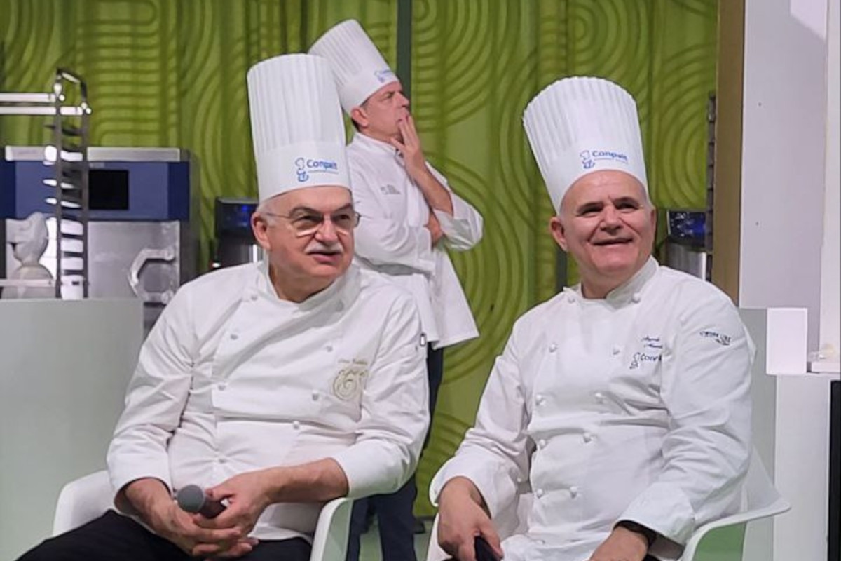 Gino Fabbnri e Angelo Musolino all apresentazione dell'accordo Conpait-Apei al Sigep 2023 Conpait e Apei alleati: materie prime italiane e formazione la sfida della nuova pasticceria