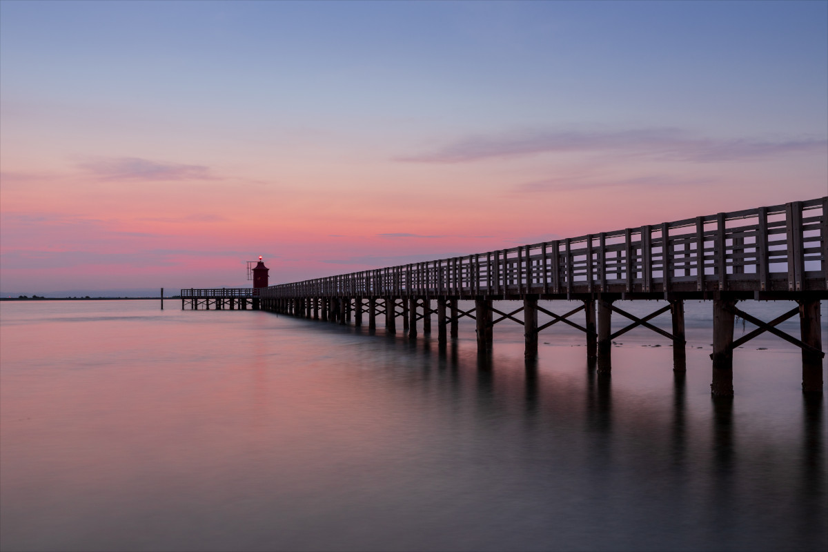 Alba al Faro Rosso di Lignano Lignano Sabbiadoro fuori stagione al ritmo lento della natura