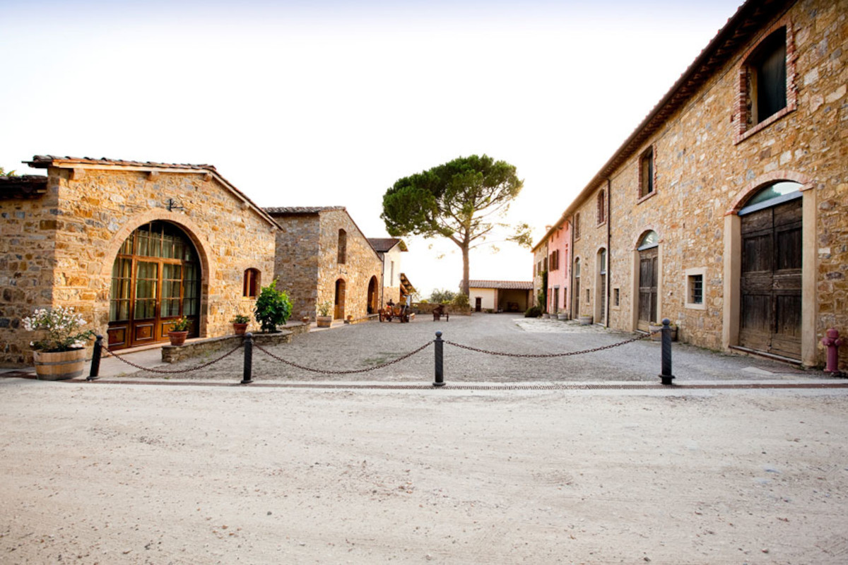 Nel Chianti Classico tra cantine storiche, borghi incantati e wine relais