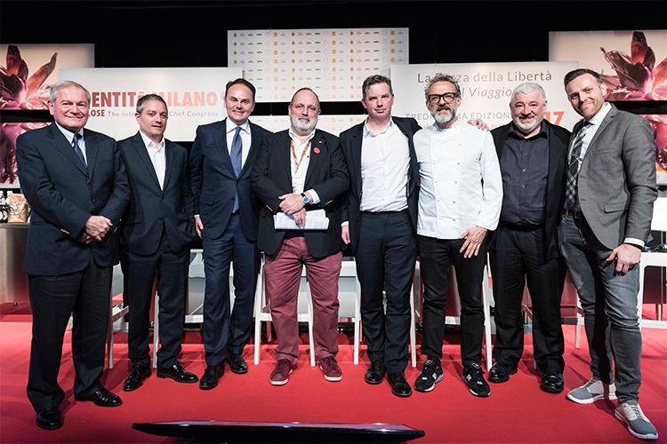 Maurizio Saccani, Marco Reitano, Matteo Lunelli, Paolo Marchi, William Drew, Massimo Bottura, Umberto Bombana e S&oslash;ren Ledet - Ferrari premia l&rsquo;arte dell&rsquo;ospitalit&agrave; e il ruolo fondamentale della sala