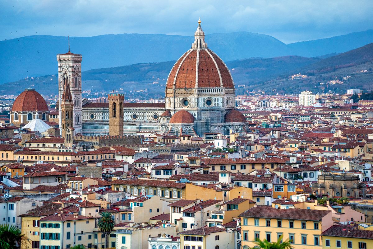 La battaglia di Firenze contro gli affitti brevi: la sindaca Funaro non si ferma