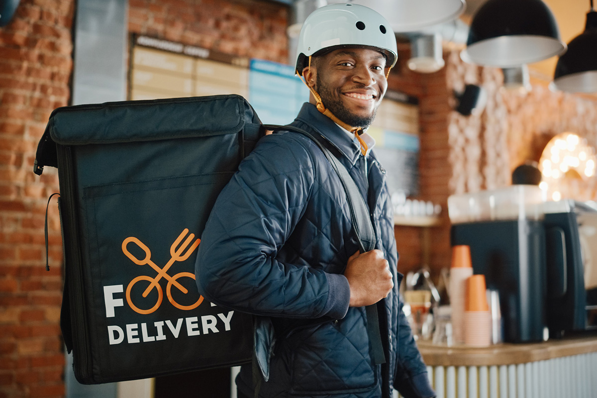 Il food delivery registra una crescita del 59% rispetto al 2020  Vegan, etnico e salutare: ecco come è il delivery degli italiani