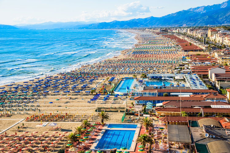 Il lungomare di Forte dei Marmi - Versilia, vacanze per tutte le tasche Mille offerte tra il Forte e Viareggio