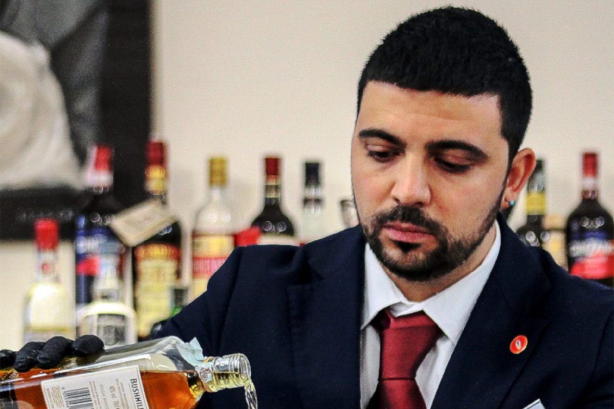 Francesco Pirisi: l'arte di fare cocktail d'autore e ospitalità d'eccellenza