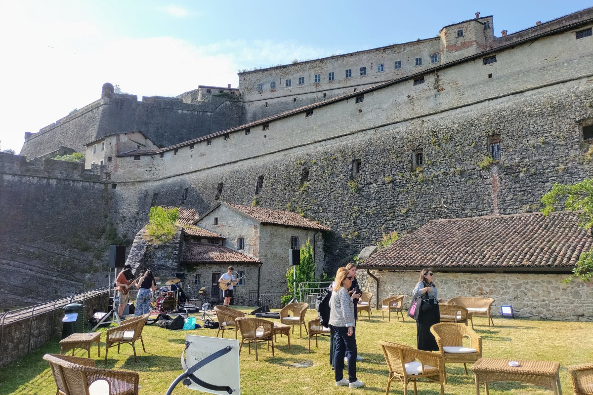 Il Forte di Gavi torna vivo grazie al vino e ai ragazzi del territorio