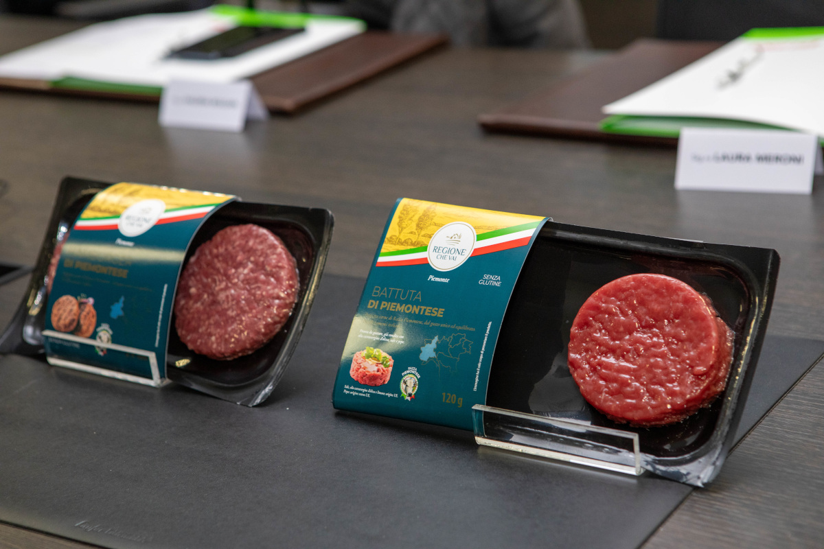 Aldi apre a Bra e rafforza la filiera delle carni con la linea “Regione che Vai” Aldi apre a Bra e rafforza la filiera delle carni con la linea “Regione che Vai”