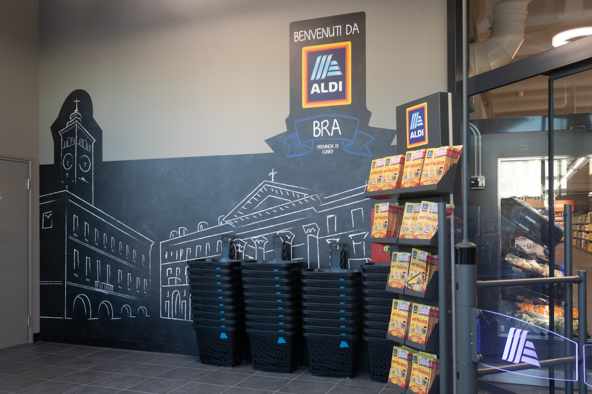 Aldi apre a Bra e rafforza la filiera delle carni con la linea “Regione che Vai” Aldi apre a Bra e rafforza la filiera delle carni con la linea “Regione che Vai”