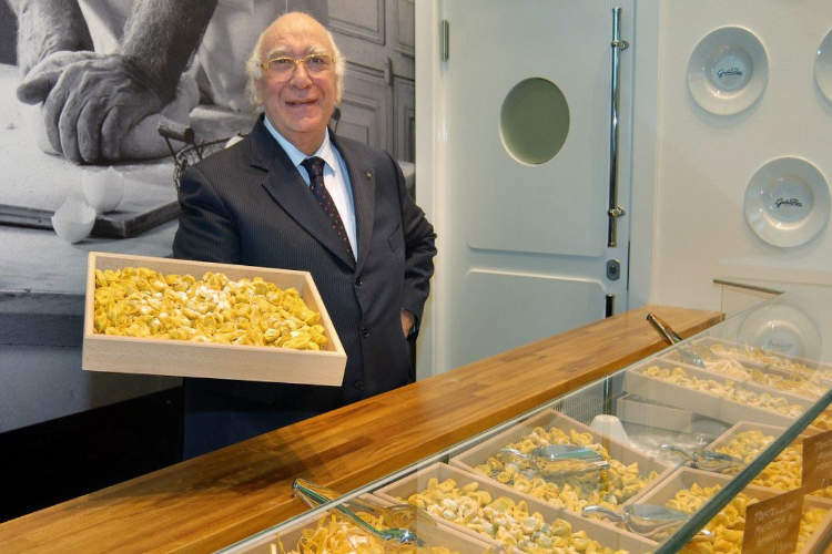 Lido di Rana a Punta San Vigilio: 30 euro per fare il bagno, ma la spiaggia era libera