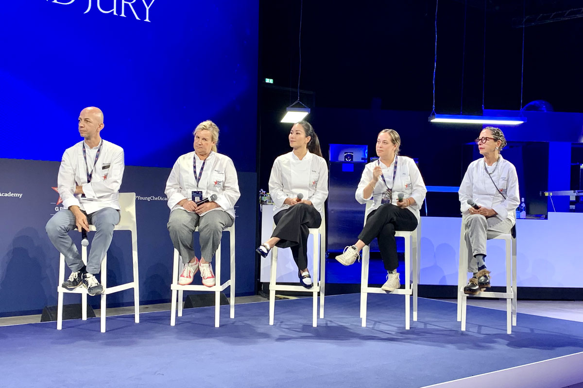 Dialogo tra cuochi alla finale di S.Pellegrino Young Chef Academy Competition