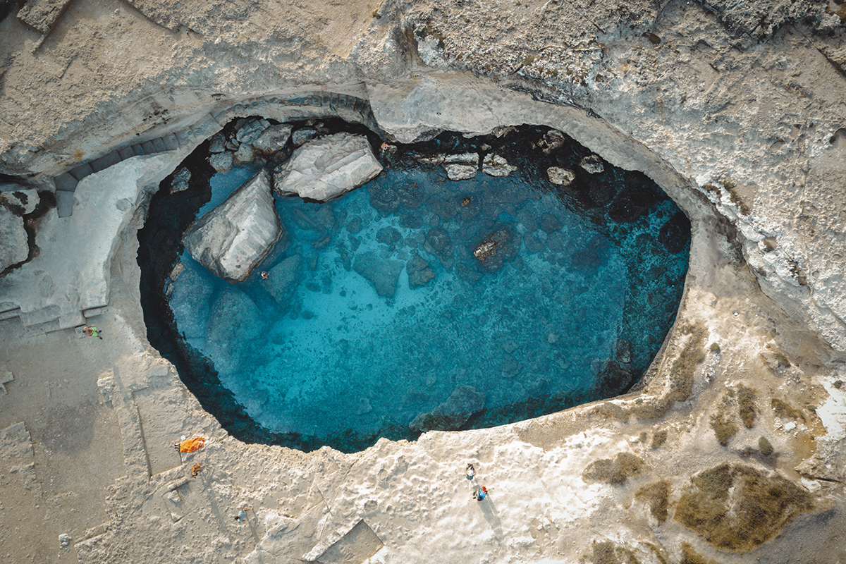 La grotta della poesia Salento, il Sud da vivere tra “lu sule, lu mare, lu jentu”