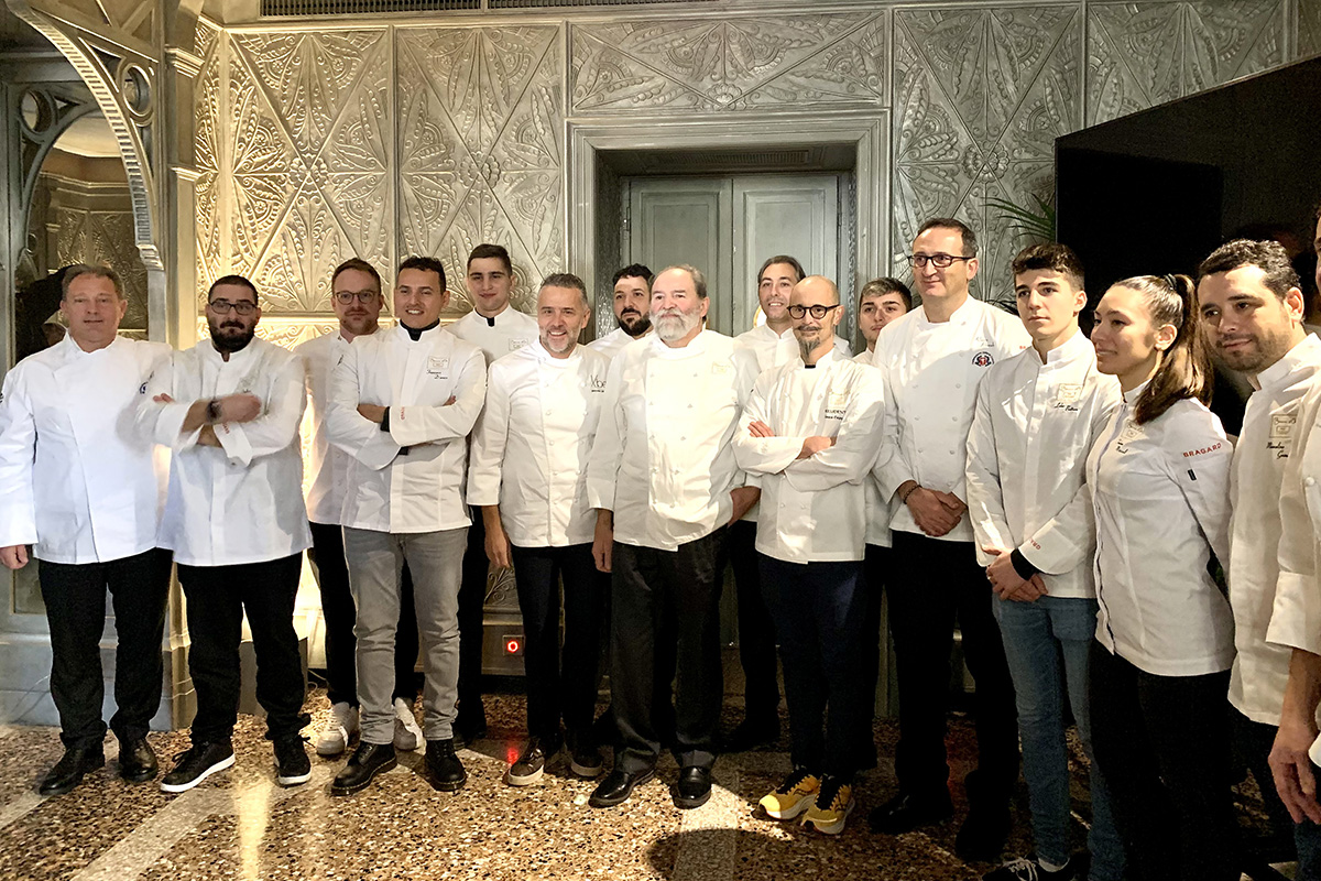 Giancarlo Perbellini, Luciano Tona, Enrico Crippa e Rocco Pozzulo con le quattro squadre che si confronteranno a Rimini Bocuse d’Or: al via a Rimini la selezione italiana