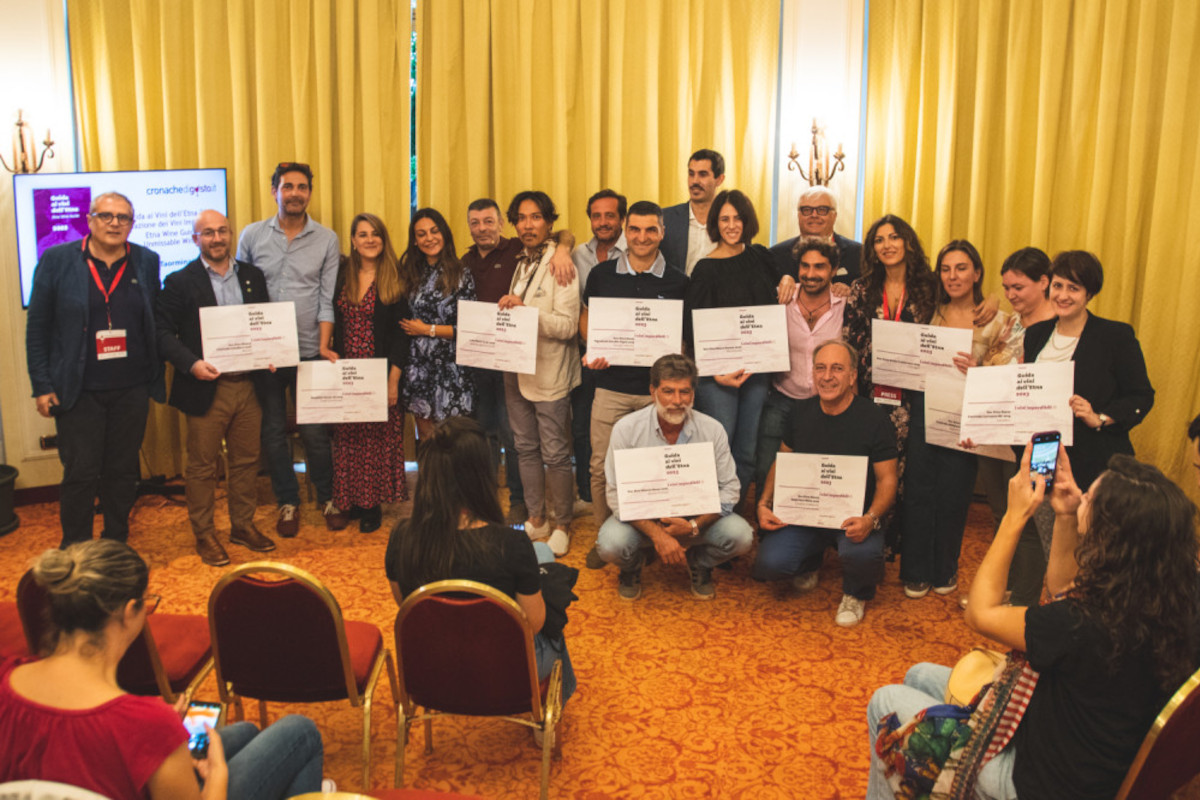 Guida ai Vini dell'Etna, la consegna dei riconoscimenti  Guida ai Vini dell'Etna: ecco le 29 imperdibili cantine del vulcano