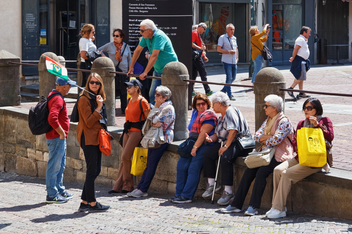 Bergamo le guide turistiche continuano a chiedere maggiori controlli sull’abusivismo.  Bergamo Capitale della Cultura: servono più controlli sulle guide turistiche abusive