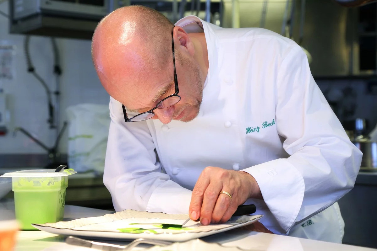 Heinz Beck al lavoro nella cucina del St. George di Taormina  St. George la stelle di Heinz Beck brillano anche a Taormina