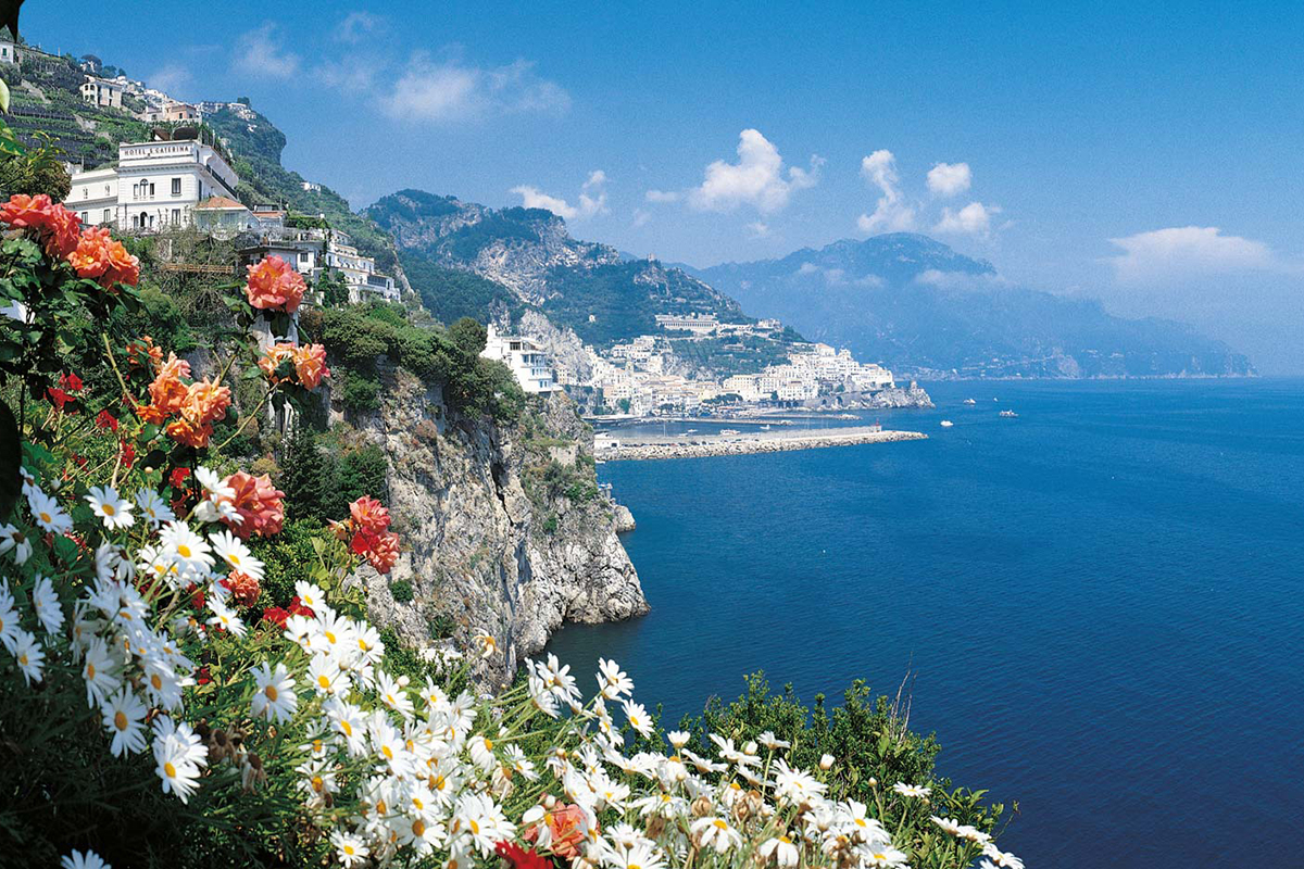 L’Hotel Santa Caterina è costruito a picco sul mare Costiera amalfitana inedita. Ecco dove andare e cosa fare