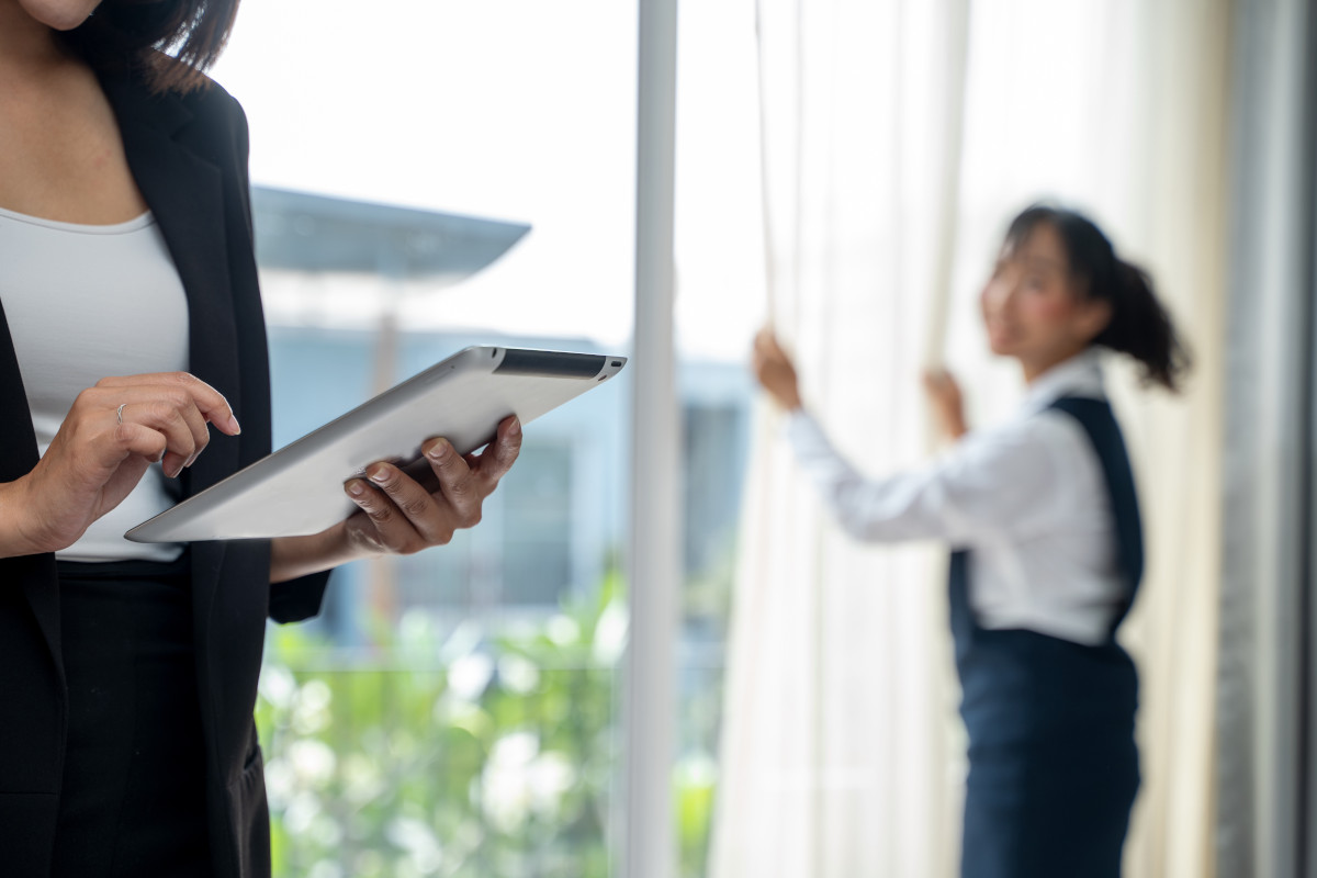 Housekeeping in hotel, il reparto invisibile che decide l’esperienza dell’ospite