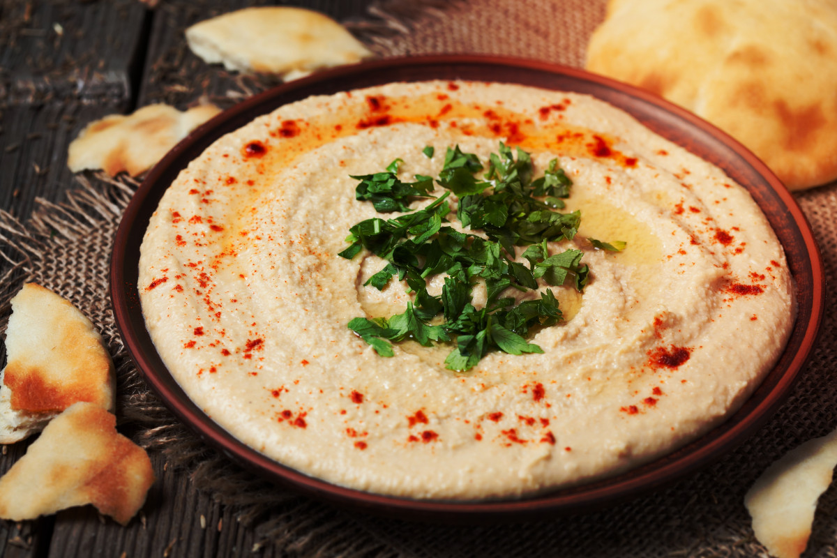 L'origine dell'hummus &egrave; dibattuta Hummus piatto della condivisione e ricco di propriet&agrave; benefiche