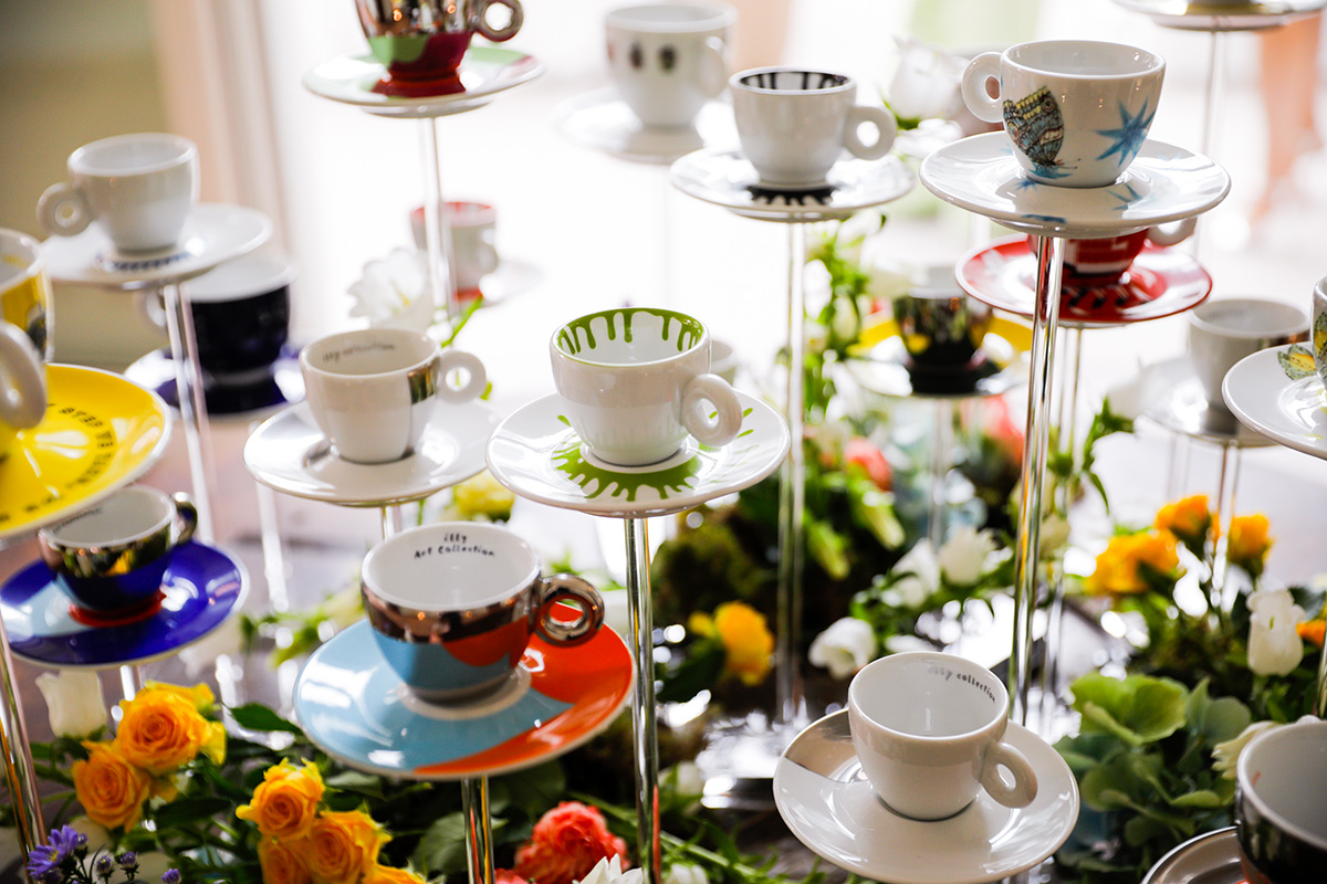 Le tazzine d'autore di illycaff&egrave; compiono 30 anni Illycaff&egrave;: 30 anni di Art Collection