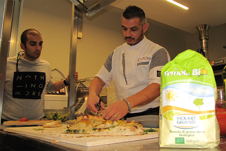 (Impastando s&rsquo;impara Ripartono i corsi sulla pizza)