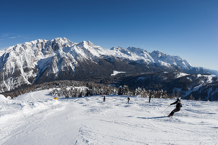 Tempo di saldi anche sulla neve: ecco dove sciare risparmiando Tempo di saldi anche sulla neve: ecco dove sciare risparmiando